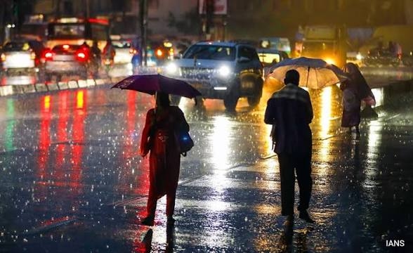 బంగాళాఖాతంలో అల్పపీడనం: తెలుగు రాష్ట్రాలకు వర్ష సూచన!